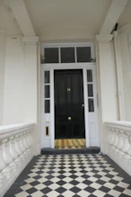 !4 Queensgate Place (where we lived 1992-3)