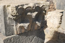 Column capital