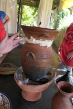 Using dough to seal the steam to cook the cuscus