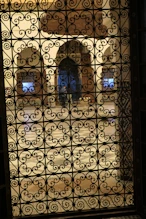 The screen between a side and the main room