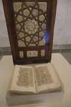 Bible with Arabic translation