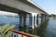 Passing under the bridge just north of Luxor