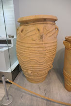Large storage vessel with rope design