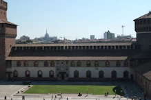 Wall between main gate and corner tower with skyline