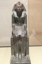 Neferhotep I statue