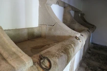 Refreshment trough for carriage horses