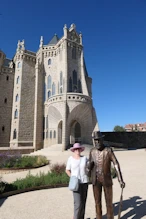 Robyn getting familiar with Mr Gaudi in bronzze
