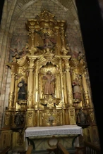 A side altar with lots of gold