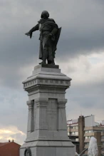 A statue in middle of roundabout