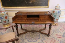 Marquetry work desk for the king