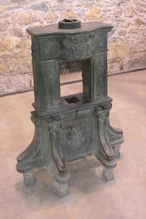 A screw press missing bits