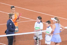 Inside centre court the toss; Garcia seems to be giving Kenin the death stare