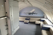 747 upper deck lounge