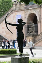 Diana Sculpture near Art Museum