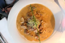 Escalope of veal with cream and mushroom sauce