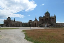 New Palace forecourt