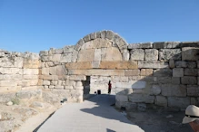 Low gate to impeed horse riders