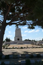 Lone Pine Cemetery